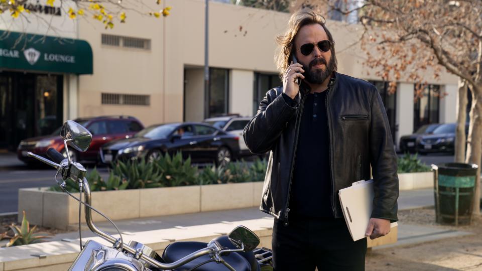 Angus Sampson as Cisco on the phone in The Lincoln Lawyer