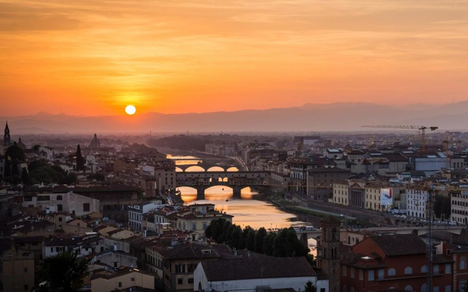 <p>Live the Italian dream on an 8-day luxury guided tour where you'll savor Montepulciano and explore the sites of Rome, Florence, Bologna and Venice. </p>