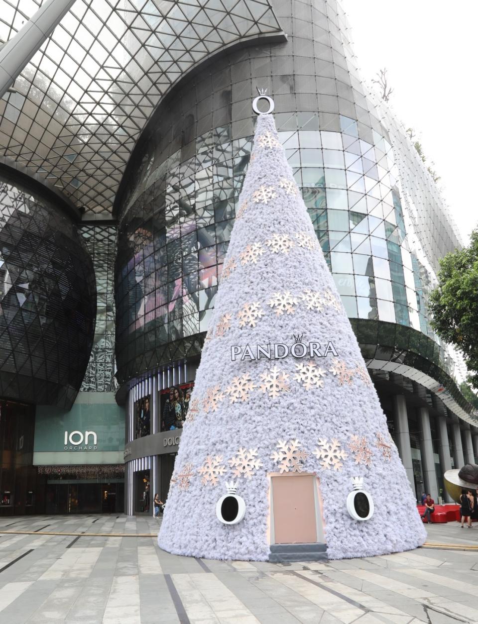 ION Orchard Christmas tree 2017