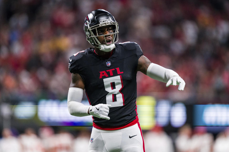 Atlanta Falcons tight end Kyle Pitts (8) lines up during the second half of an NFL football game against the Kansas City Chiefs, Sunday, Sept. 22, 2024, in Atlanta. The Chiefs defeated the Falcons 22-17. (AP Photo/Danny Karnik)