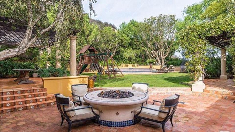 Spacious outdoor entertaining area.