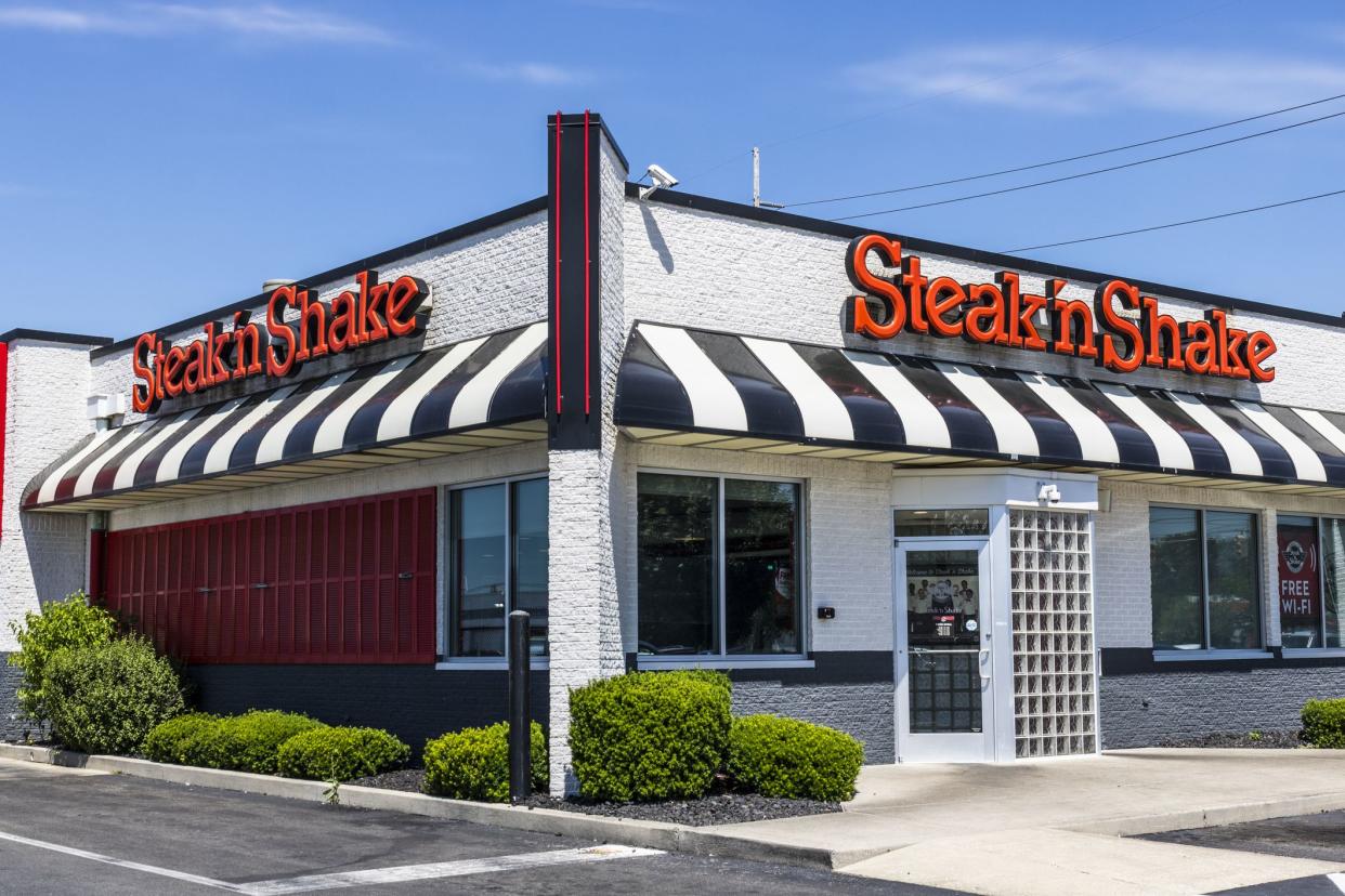 Indianapolis - Circa June 2017: Steak 'n Shake Retail Fast Casual Restaurant Chain. Steak 'n Shake is Located in the Midwest and Southern U.S. VIII