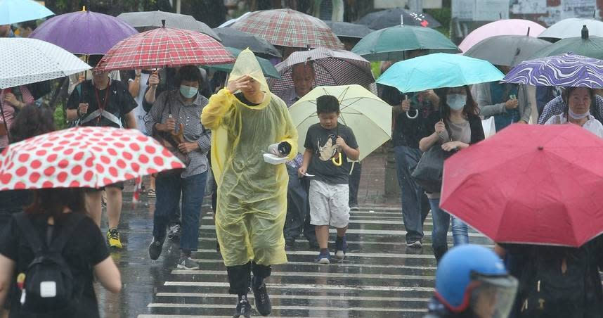 海葵來襲，水利署公告花蓮縣、台東縣9鄉鎮淹水警戒 。（圖／報系資料照片）