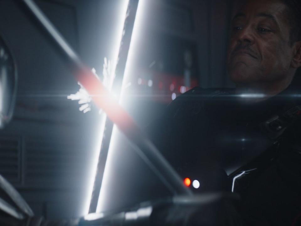 Mando and Moff Gideon (Giancarlo Esposito) dueling with the dark saber