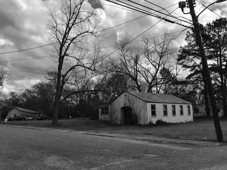 <p>An abandoned church in Selma, Ala., where roughly 41 percent of the population lives below the poverty level. (Photo: Holly Bailey/Yahoo News) </p>