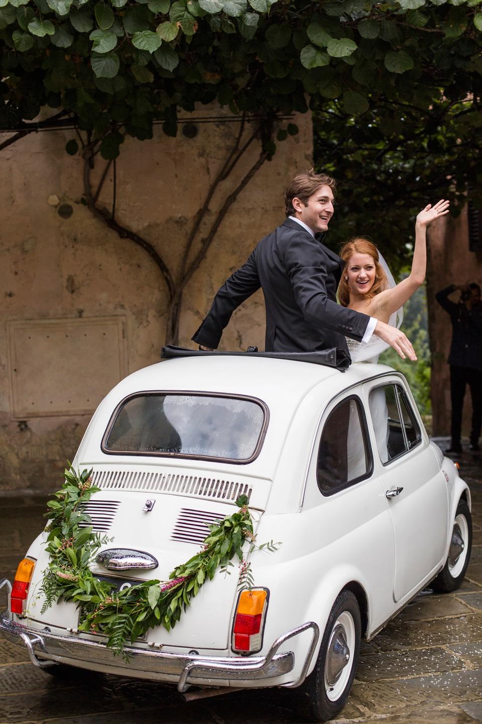 That’s Amore: This Couple Had a Romantic, Rainy Wedding at a Tiny Chapel in Tuscany
