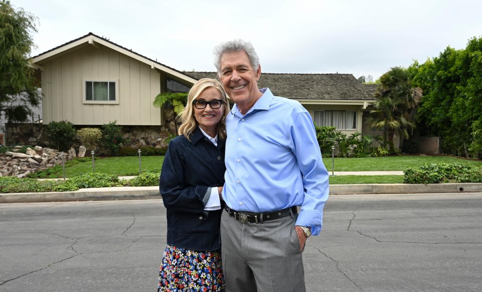 Maureen McCormick, left, and Barry Williams, who played the oldest children on 