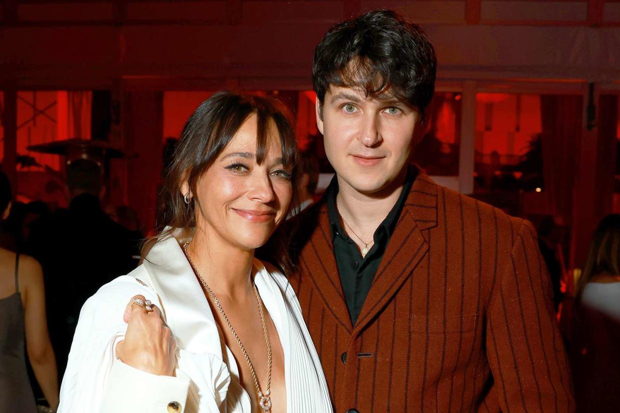 <p>Matt Winkelmeyer/VF24/WireImage for Vanity Fair</p> Rashida Jones and Ezra Koenig attend the 2024 Vanity Fair Oscar Party 