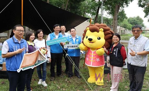 （觀傳媒雲林新聞）【記者蘇榮泉／雲林報導】近年來，戶外活動風靡全台，許多人走進大自然，享受其帶來的舒適與放鬆。雲林縣擁有山、海、平原的多樣自然景觀，特別是全台唯一獲得世界竹會(WBO)認證的「草嶺石壁森林療育基地」。今日，雲林縣主辦的「中台灣區域治理平台」攜手中台灣7縣市，以「露營」為主題，聯合推廣各地特色露營及觀光旅遊，旨在提升國內觀光產值，推動SDGs永續發展目標，打造低碳綠色旅遊，實現淨零轉型。