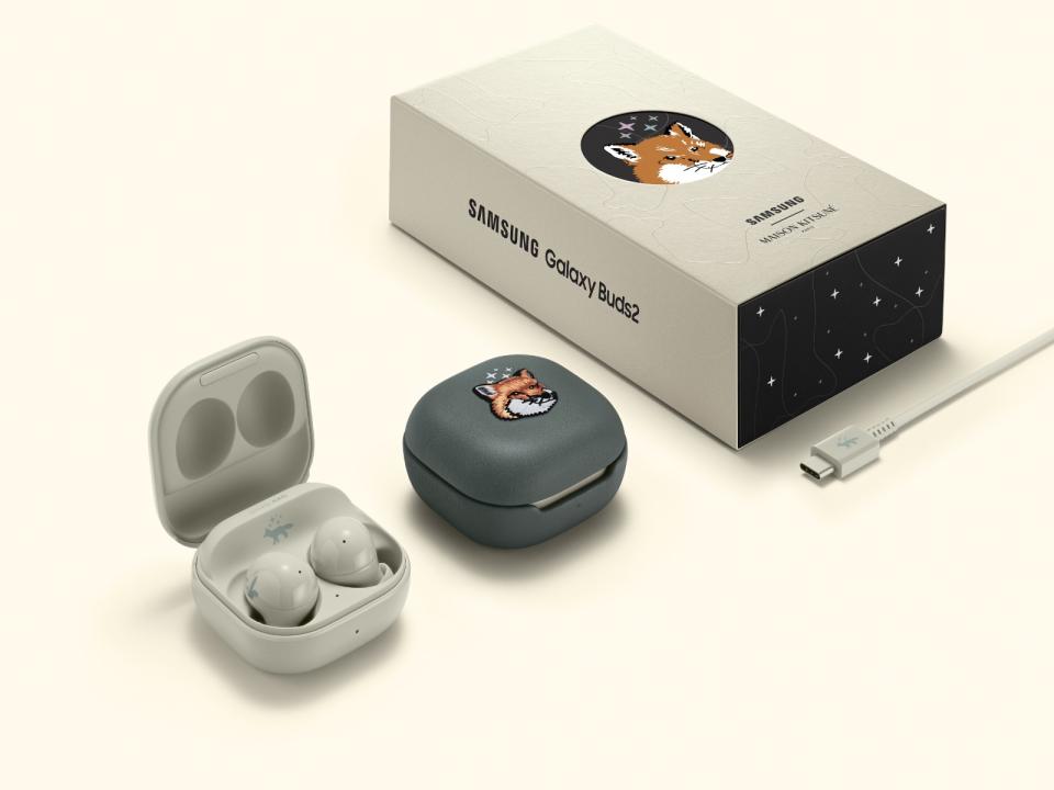 Maison Kitsune Galaxy Buds 2