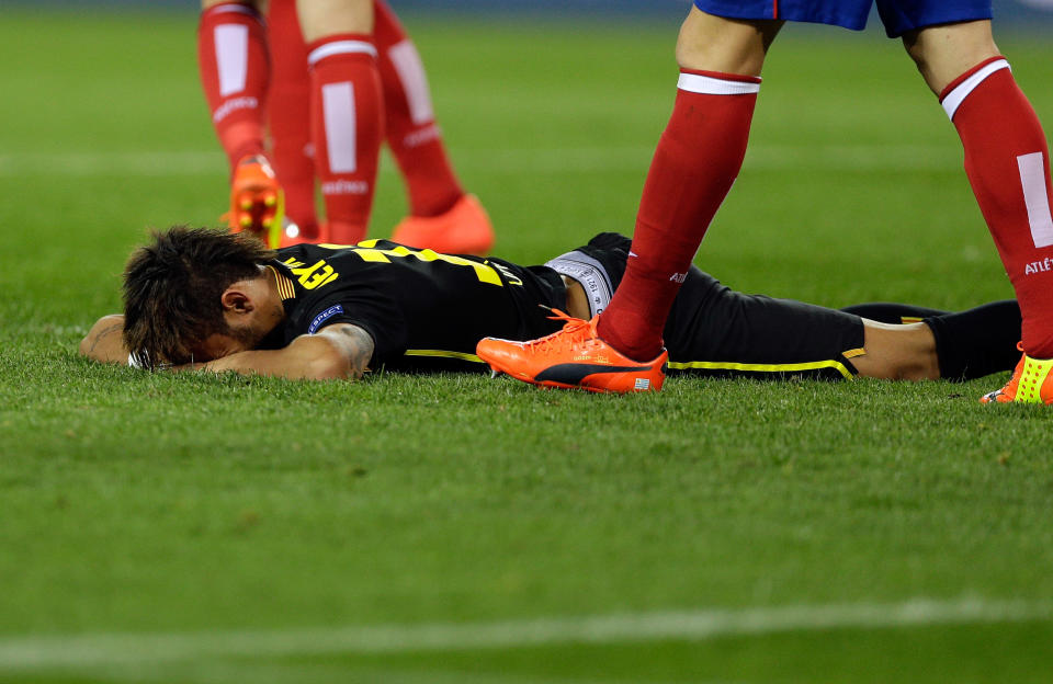 Barcelona's Neymar falls on the pitch during the Champions League quarterfinal second leg soccer match between Atletico Madrid and FC Barcelona in the Vicente Calderon stadium in Madrid, Spain, Wednesday, April 9, 2014. (AP Photo/Paul White)