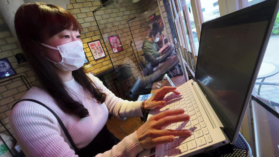 At the Manuscript Café in Tokyo, the customers are writers, who can't leave if they haven't met their work goals for the day.  / Credit: CBS News