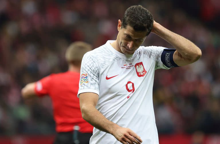 Robert Lewandowski expresó su frustración durante el partido por Nations League frente a Países Bajos.