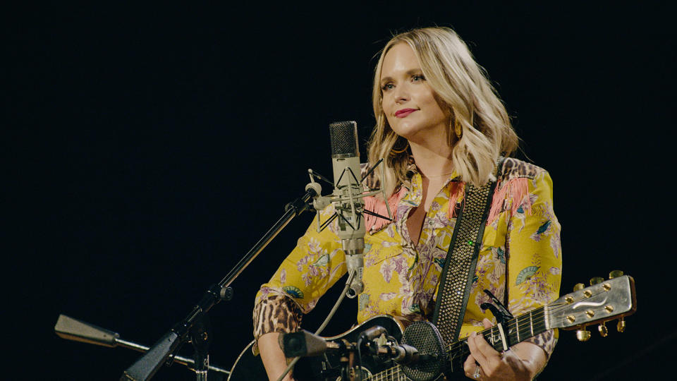 Miranda Lambert, honoring songwriter John Prine