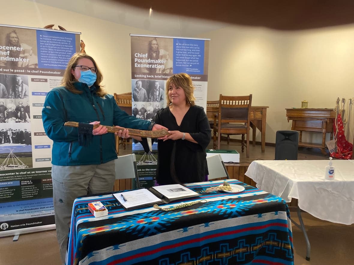 Chief Poundmaker's great-great-granddaughter Pauline Poundmaker, right, and a Parks Canada representative, left, during the official signing and transfer of a staff belonging to the famous Plains Cree leader. (Jason Warick/CBC - image credit)