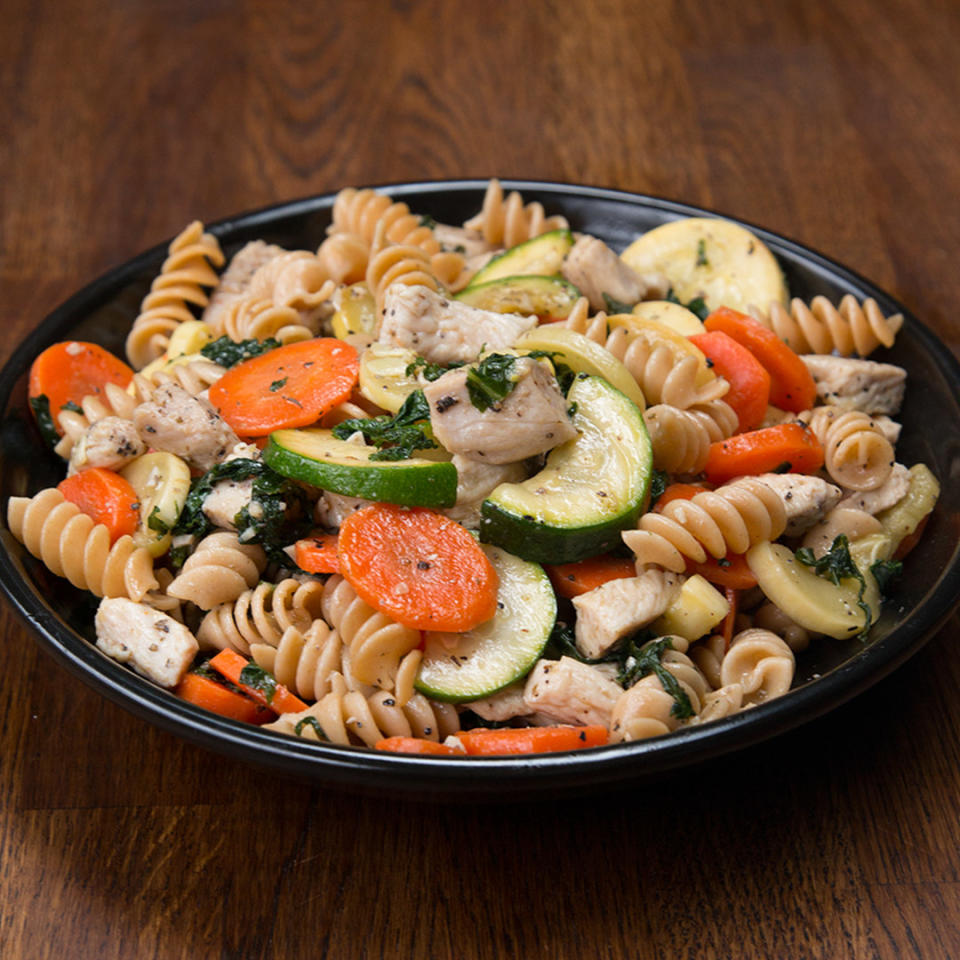 Meal-Prep Garlic Chicken And Veggie Pasta