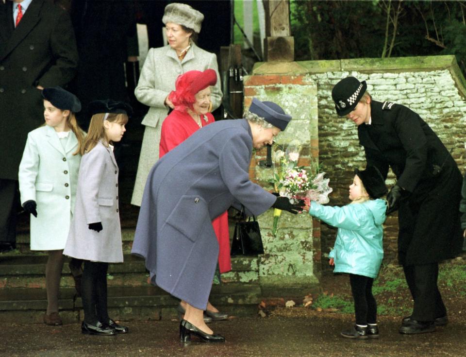 <p>While leaving Christmas church service at the Sandringham Estate, Queen Elizabeth and her mother receive flowers from an adorable little girl. </p>