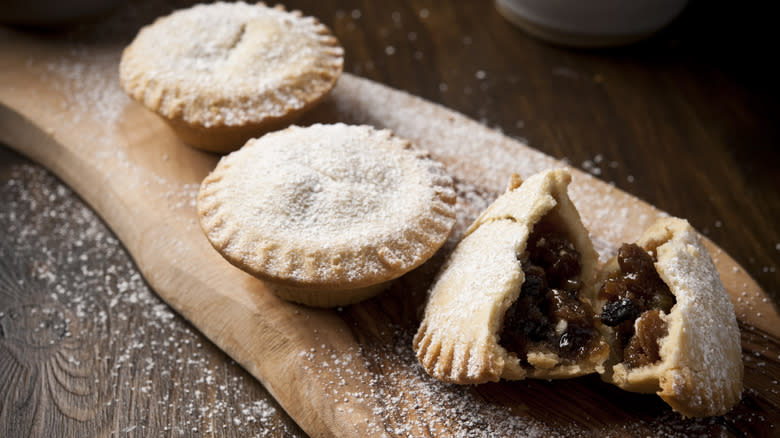 Mince pies on wooden board