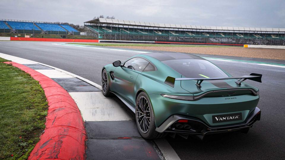 想把新的 F1 安全車帶回家？Aston Martin 發表「Vantage F1 Edition」