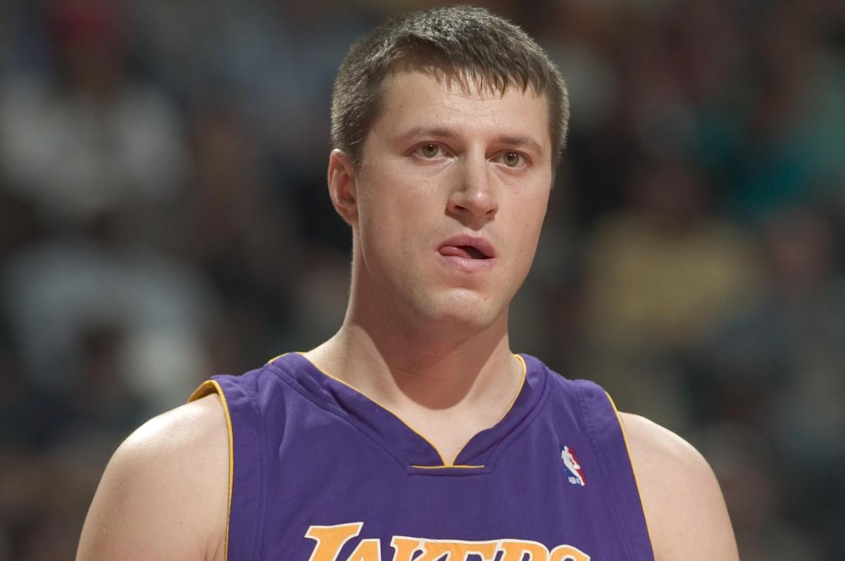 Ex-Laker Slava Medvedenko auctioning championship rings to support Ukraine