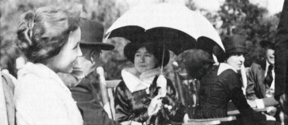 La réalisatrice Alice Guy-Blaché sur le tournage de son film The Great Adventure, en 1918 aux Etats-Unis.  - Credit:Ronald Grant Archive/Mary Evans/Sipa