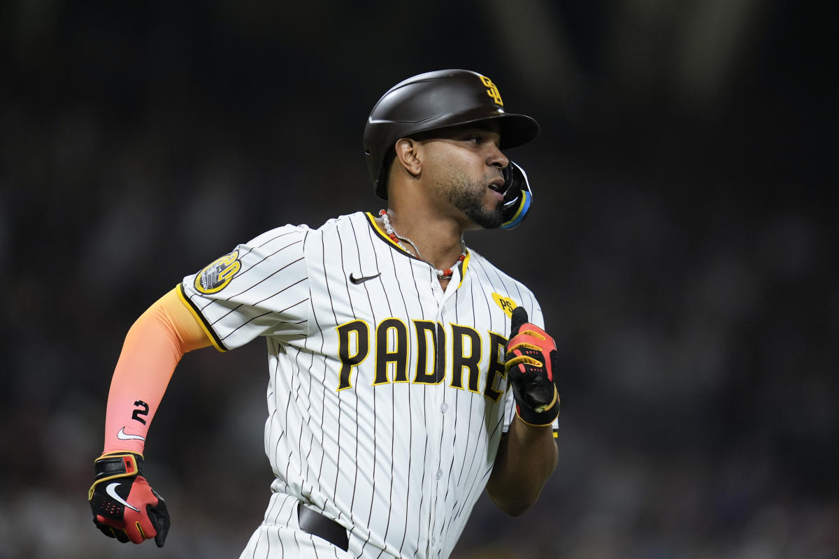 Bogaerts has RBI single, Merrell makes game-saving catch in 9th as Padres beat Pirates 2-1