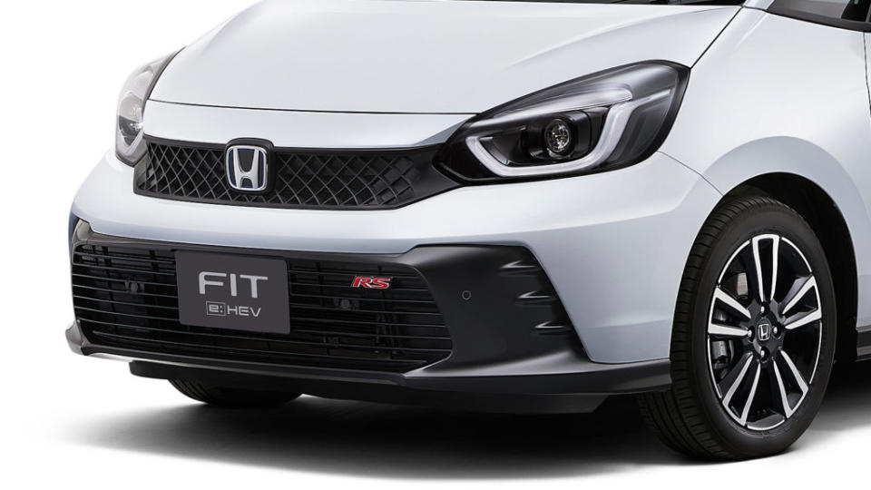 Fit RS換裝更具跑車感的水箱護罩以及前保桿樣式。(圖片來源/ Honda)