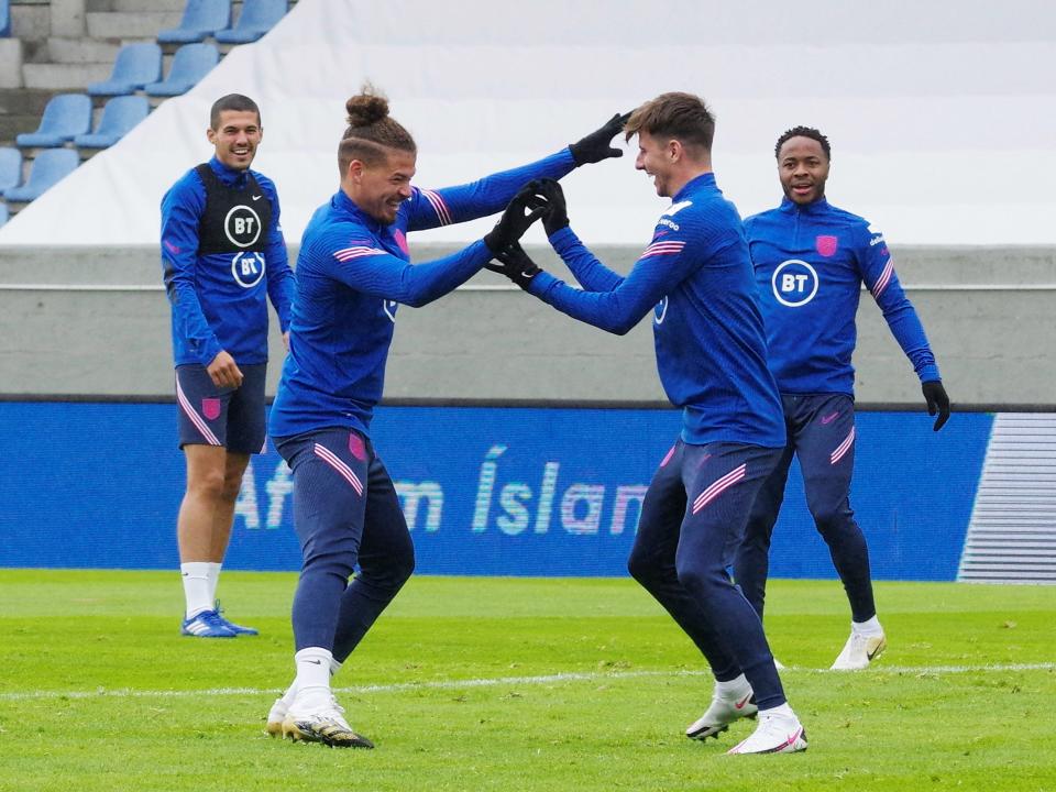 England's Kalvin Phillips with Mason Mount (REUTERS)