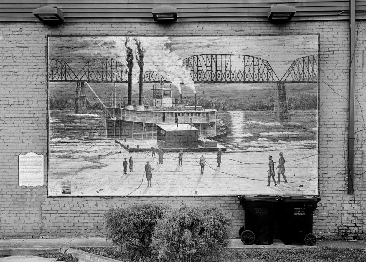 A mural in Metropolis commemorates the steamboat era. (Bryan Birks for NBC News)