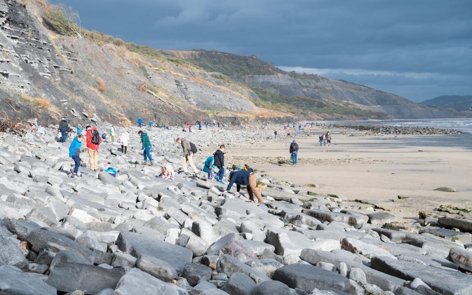 Οι βράχοι του Jurassic του Lyme Regis ήταν η γενέτειρα της παλαιοντολογίας τον 19ο αιώνα