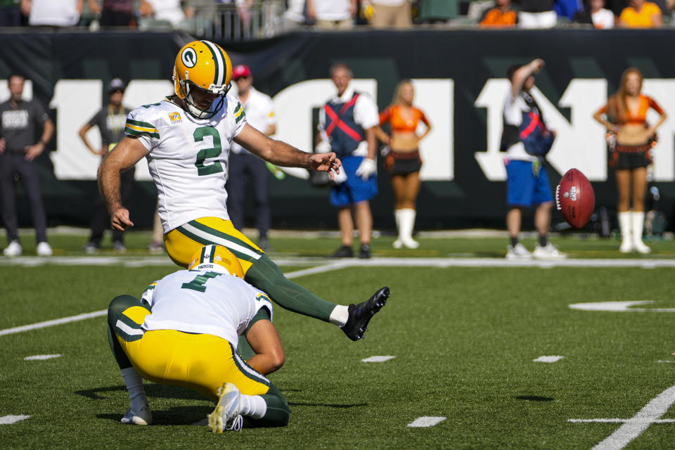 Green Bay Packers kicker Mason Crosby (2) kicks a field goal from he hold of Corey Bojorquez in the second half of an NFL football game against the Cincinnati Bengals in Cincinnati, Sunday, Oct. 10, 2021. (AP Photo/AJ Mast)