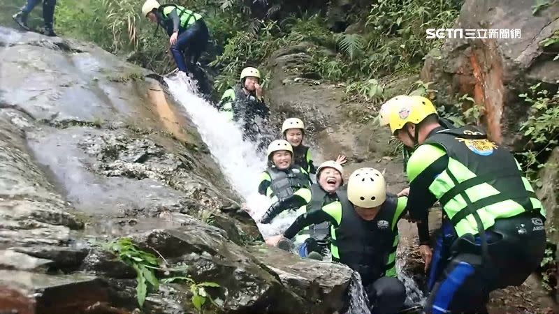 最近氣溫逐漸轉熱，溯溪也成為花蓮的旅遊新玩法。