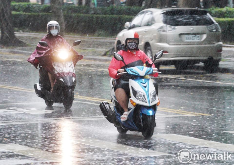 氣象專家吳德榮表示，本週全台各地都有機會出現午後雷陣雨。   圖：張良一／攝（資料照片）