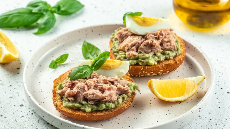 Tuna salad with avocado