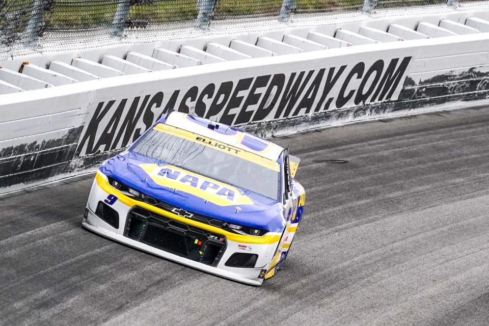 Chase Elliott comes out of Turn 1 during the 2021 playoff race at Kansas Speedway.