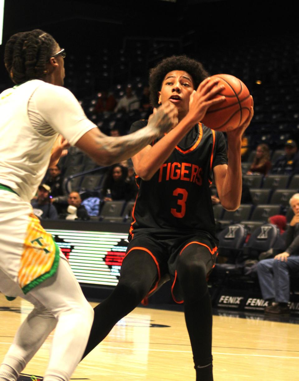 Withrow freshman Demarcus Henry (3) goes up for a shot during the LaRosa's Holiday Hardwood Classic at Xavier University's Cintas Center on Dec. 28, 2023.