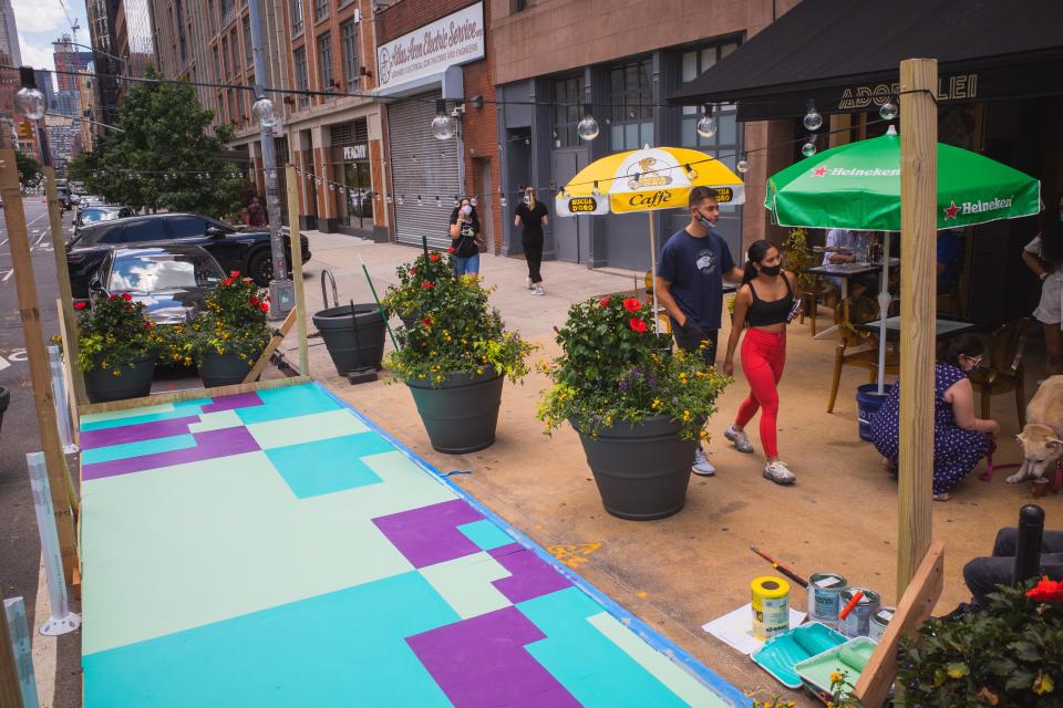 A parklet outside of Adoro Lei in Hudson Square. Photo courtesy of the Hudson Square Business Improvement District.