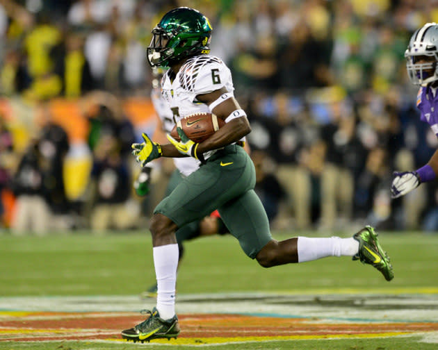 De'Anthony Thomas wins 100 and 200 at Oregon's first outdoor track