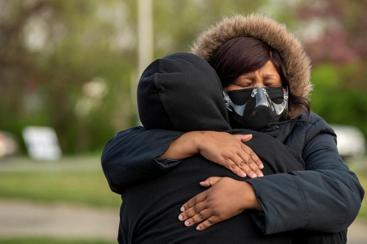 <p>Mourners gathered in Columbus, Ohio, after a teenage girl was fatally shot by police </p> (REUTERS/Gaelen Morse)