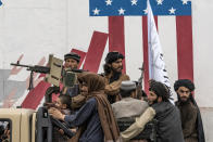 <p>De hecho, sus festejos delante de la embajada estadounidense son todo un mensaje a Occidente. (AP Photo/Ebrahim Noroozi)</p> 