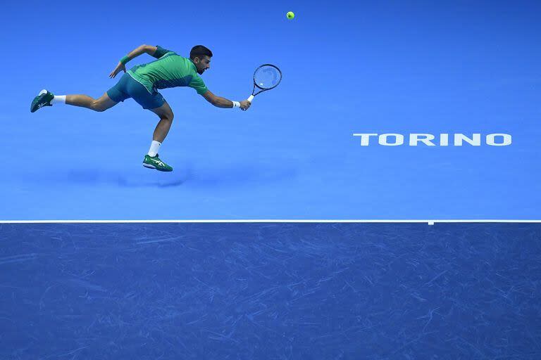 Casi una acrobacia de Djokovic en Turín; el serbio no llega invicto al choque con Alcaraz, pero puede quedarse con el récord exclusivo de ATP Finals ganados.