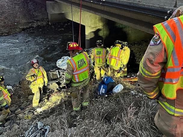 Heroic high school students help rescue mom, 2 kids trapped under