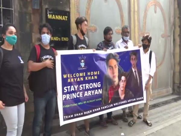 Fans holding up welcome banner for Aryan Khan outside Mannat