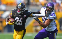 <p>Le’Veon Bell #26 of the Pittsburgh Steelers stiff arms Anthony Barr #55 of the Minnesota Vikings as he carries in the ball in the second half during the game at Heinz Field on September 17, 2017 in Pittsburgh, Pennsylvania. (Photo by Joe Sargent/Getty Images) </p>