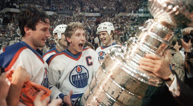 The Wayne Gretzky-led 1984-95 Edmonton Oilers have been voted the greatest team in NHL history. (Bill Grimshaw/CP)