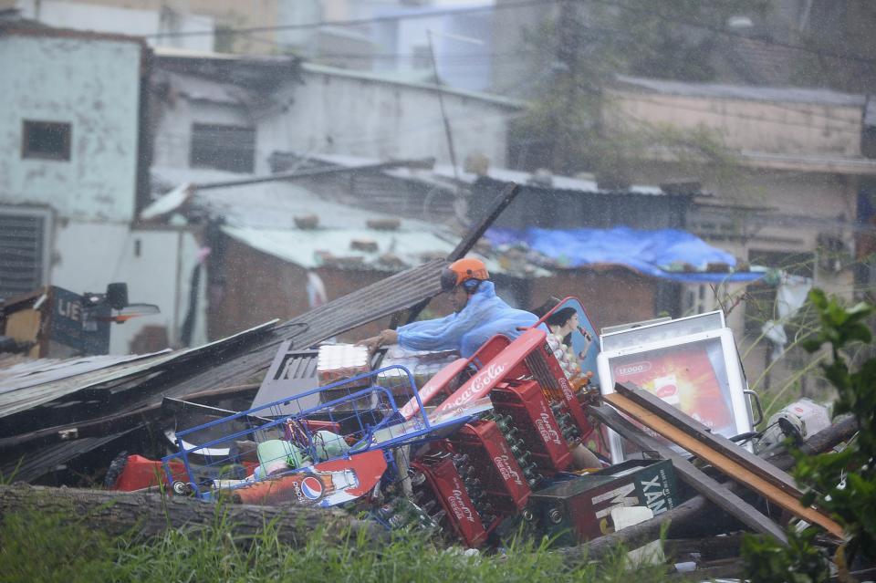 Typhoon Nari hits Vietnam