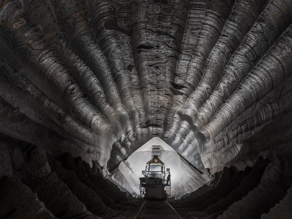 Uralkali Potash Mine #1, Berezniki, Russia, 2017 (Edward Burtynsky/Flowers Gallery)