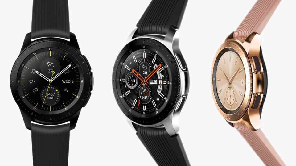 Mitte 2018 kam die Galaxy Watch auf den Markt und erfreut sich nach wie vor großer Beliebtheit. In Bewertungen wird das Modell immer wieder für seine gute Bedienbarkeit, schönes Design und die gute Kommunikation mit Samsung-Smartphones gelobt. Derzeit ist die Smartwatch – je nach Größe – ab etwa<a href="https://fave.co/2Q9Z267" rel="noopener" target="_blank" data-ylk="slk:220 Euro;elm:context_link;itc:0;sec:content-canvas" class="link "> 220 Euro</a> zu haben. <a href="https://fave.co/2Q9Z267" rel="noopener" target="_blank" data-ylk="slk:Hier Preise vergleichen;elm:context_link;itc:0;sec:content-canvas" class="link ">Hier Preise vergleichen</a> (Bild: Samsung)