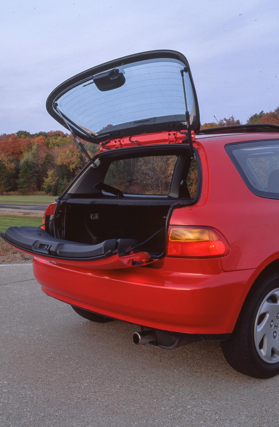 <p>A pleasing blend of spirited driving character and practical packaging made the new-for-1992 Si variant of the Honda Civic easy to like. Read the full story here. </p>