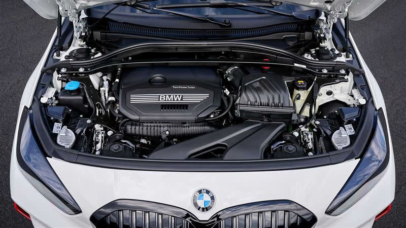 BMW 128ti搭載2.0升直列四缸渦輪引擎，擁有265匹馬力。（圖／翻攝自BMW官網）